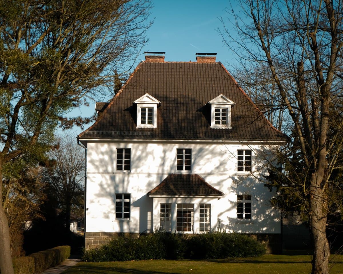 Gestucte gevel van een woonhuis